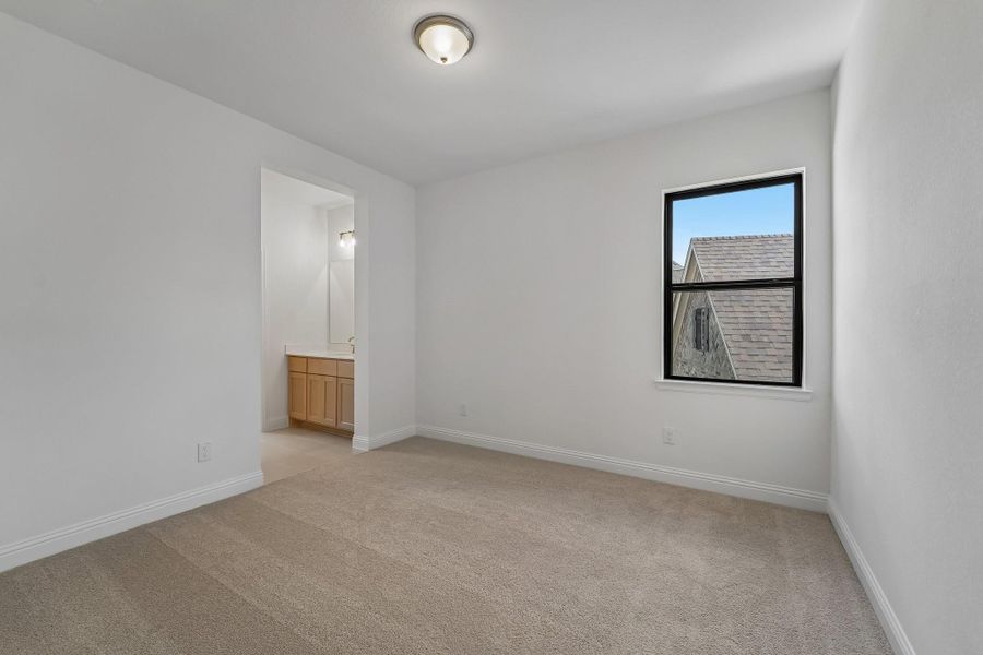 Spacious, unfurnished interior of a new home in Evergreen 70', Conroe (Image 39).