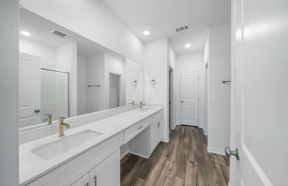 Furnished interior view inside a new home in River Ranch, Dayton (Image 5).