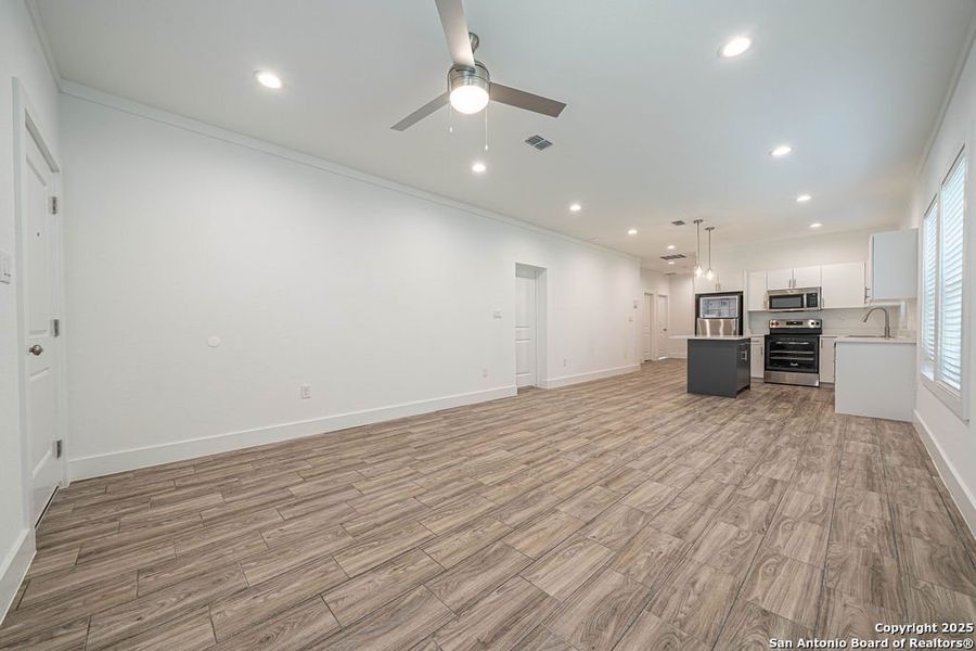 Spacious, unfurnished interior of a new home in , San Antonio (Image 14).