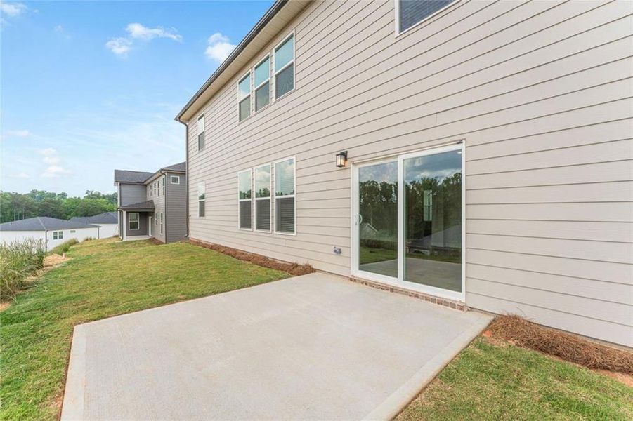 Exterior details and patio area of a home in Parkview Estates, South Fulton (Image 4).