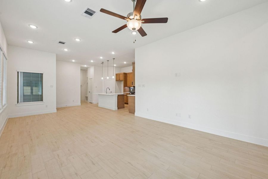 Spacious, unfurnished interior of a new home in Kresston, Montgomery (Image 16).