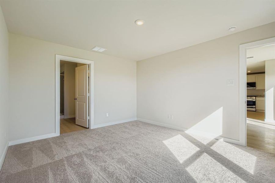 Spacious, unfurnished interior of a new home in Middlefield Village, Dallas (Image 19). Spacious, unfurnished interior of a new home in Middlefield Village, Dallas (Image 19).