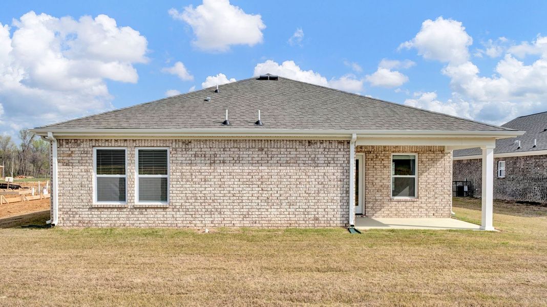 Representative exterior details of a home built from the Spruce by D.R. Horton in Huntington Estates, Millington (Image 23).