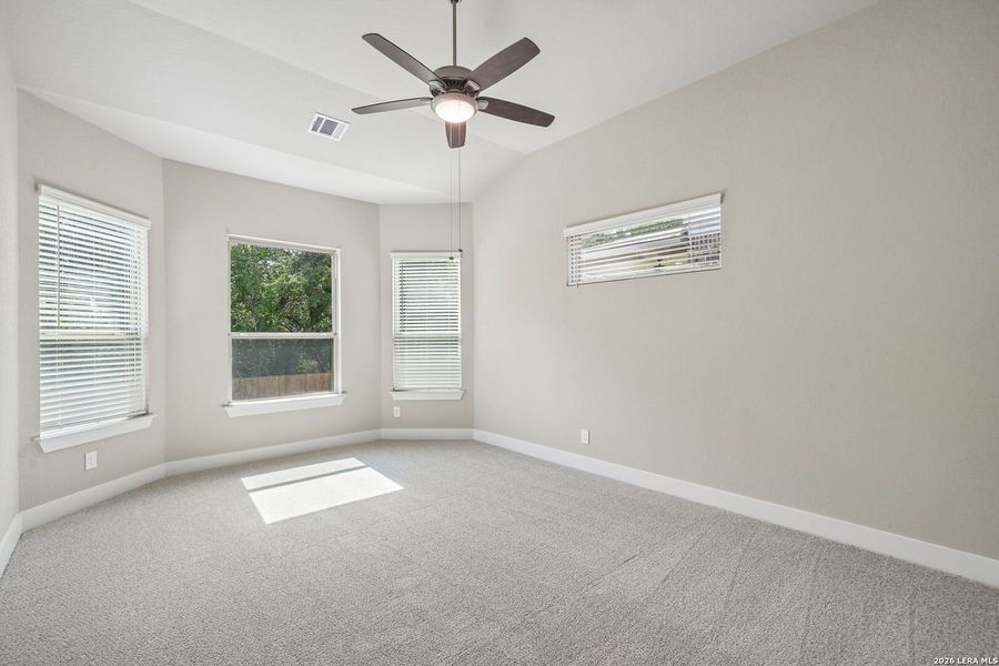 Spacious, unfurnished interior of a new home in Fox Falls, Boerne (Image 36).