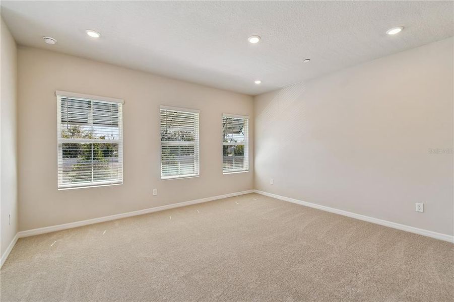 Spacious, unfurnished interior of a new home in , Orlando (Image 19).