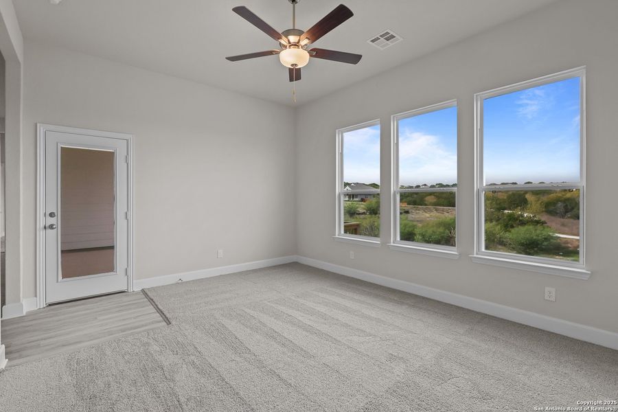 Spacious, unfurnished interior of a new home in Homestead, Schertz (Image 19).