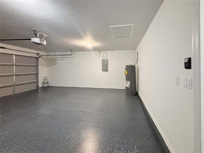 Spacious, unfurnished interior of a new home in , Dunnellon (Image 27).