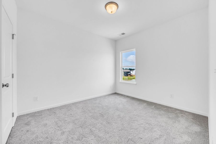 Spacious, unfurnished interior of a new home in The Oaks, Clarksville (Image 26).
