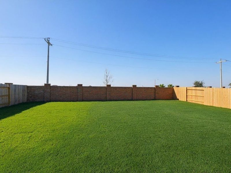 Exterior details and patio area of a home in Lago Mar, Texas City (Image 22).