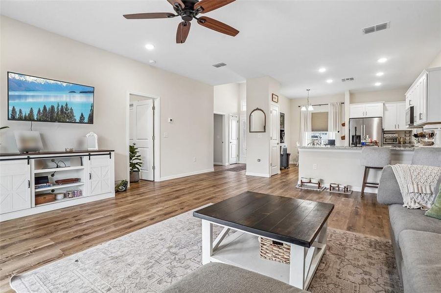 Furnished interior view inside a new home in , Umatilla (Image 34).