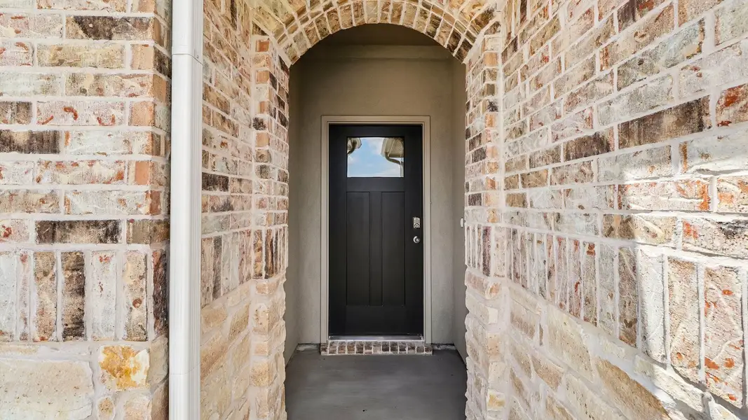 Exterior details and patio area of a home in Briarwood, Elgin (Image 3).