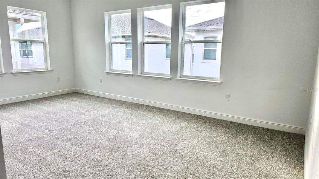 Spacious, unfurnished interior of a new home in Laureate Park, Orlando (Image 30).