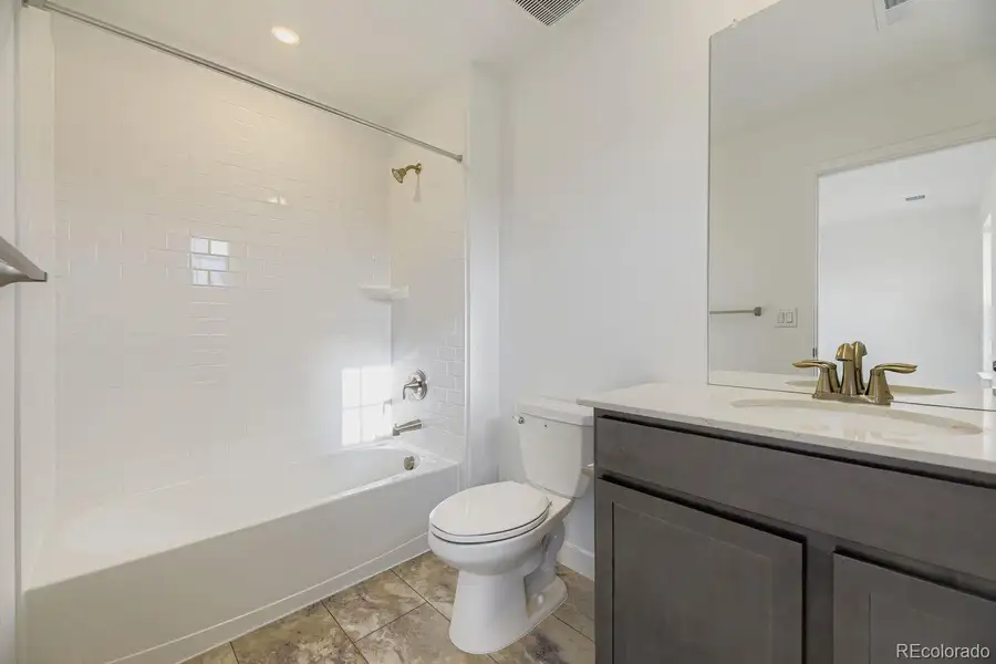 Furnished interior view inside a new home in Ken-Caryl Ranch, Littleton (Image 4). Furnished interior view inside a new home in Ken-Caryl Ranch, Littleton (Image 4).