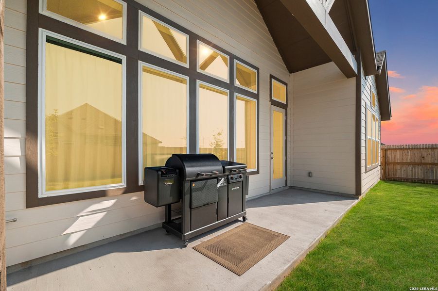 Exterior details and patio area of a home in Westridge, San Antonio (Image 28).