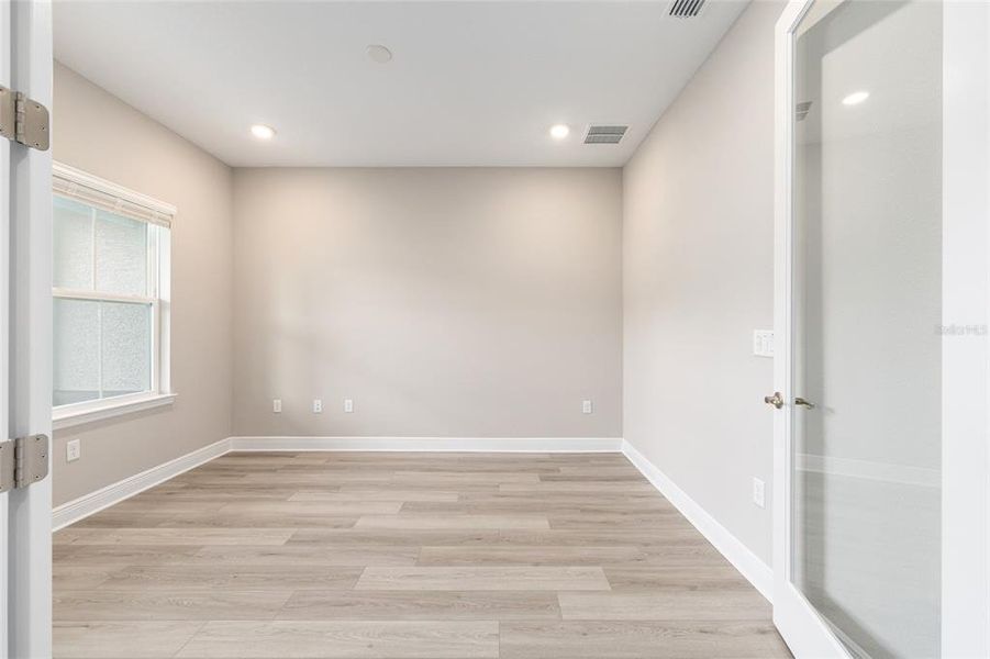 Spacious, unfurnished interior of a new home in , Ocala (Image 32).