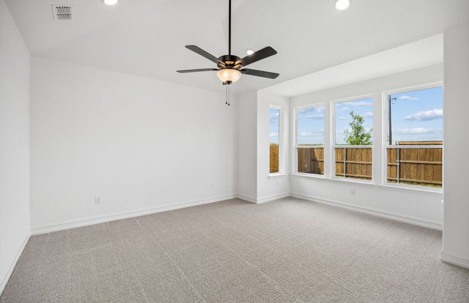 Representative unfurnished interior of a home built from the Sanford by Pulte Homes in Ribbonwood, Aubrey (Image 32).