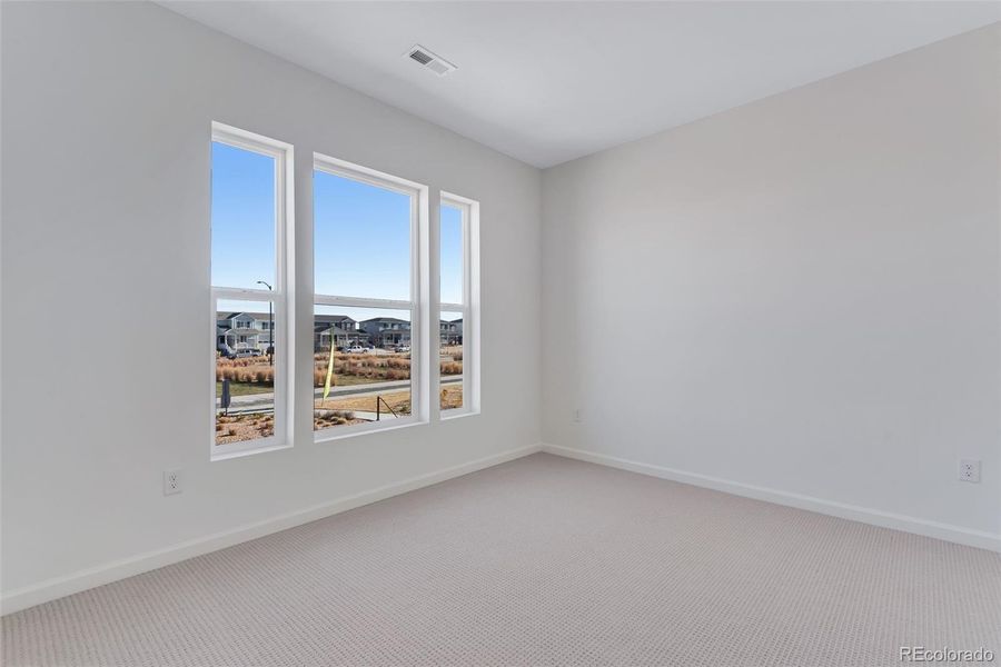 Spacious, unfurnished interior of a new home in Crescendo at The Aurora Highlands, Aurora (Image 37).