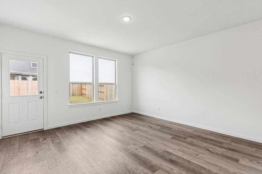 Spacious, unfurnished interior of a new home in River Ranch, Dayton (Image 20).