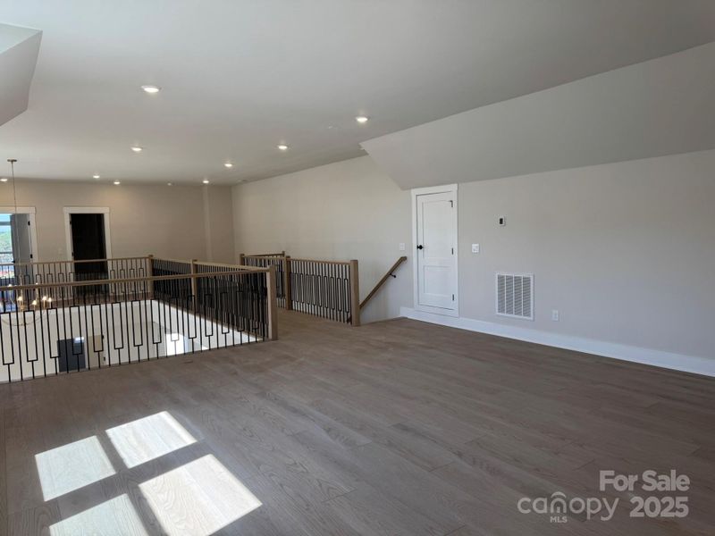 Image 39 of a home in Lakeside Pointe.