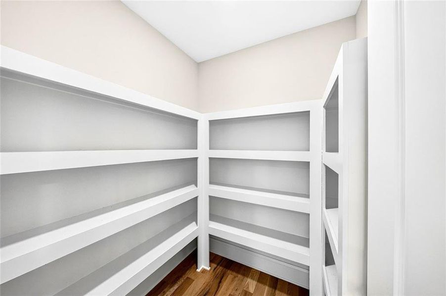 Spacious, unfurnished interior of a new home in , Bishop (Image 28).
