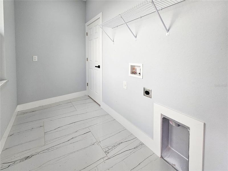 Spacious, unfurnished interior of a new home in , Lehigh Acres (Image 14).