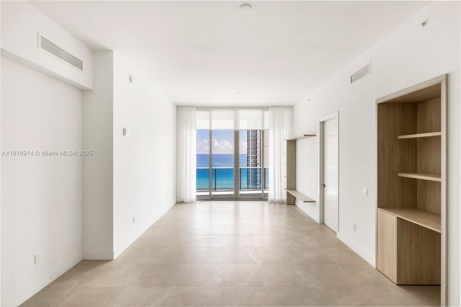 Spacious, unfurnished interior of a new home in , Sunny Isles Beach (Image 17).