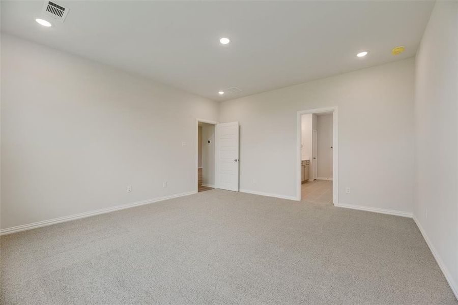 Spacious, unfurnished interior of a new home in Sutton Fields, Celina (Image 25).