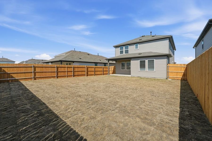 Exterior details and patio area of a home in Longview, Del Valle (Image 16).