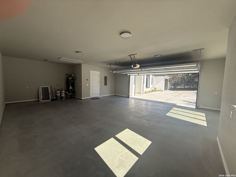 Spacious, unfurnished interior of a new home in , Spring Branch (Image 38).