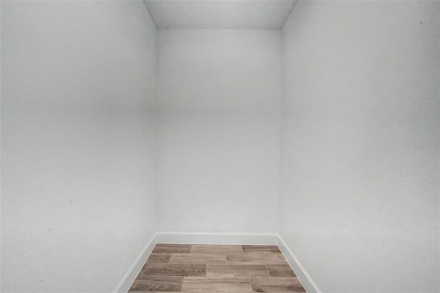 Spacious, unfurnished interior of a new home in , Sebring (Image 27).