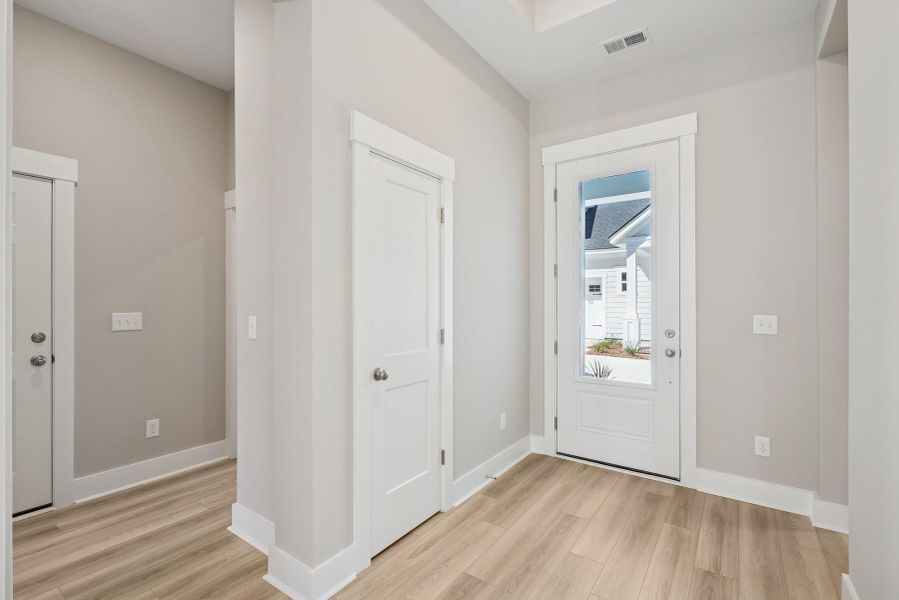 Spacious, unfurnished interior of a new home in , Summerville (Image 17).
