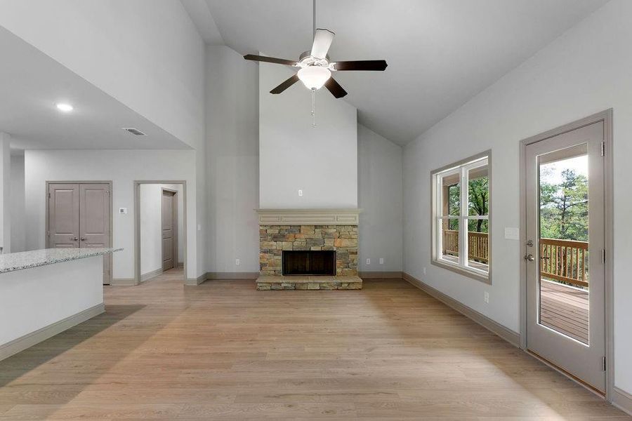 Spacious, unfurnished interior of a new home in , Waleska (Image 23).