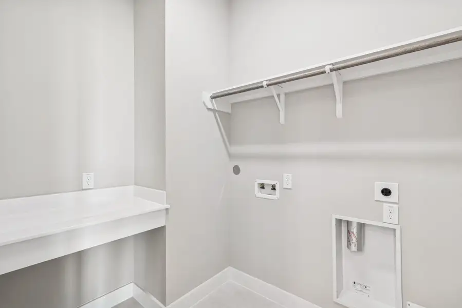 Spacious, unfurnished interior of a new home in Retreat at Oak Park, Houston (Image 9). Spacious, unfurnished interior of a new home in Retreat at Oak Park, Houston (Image 9).