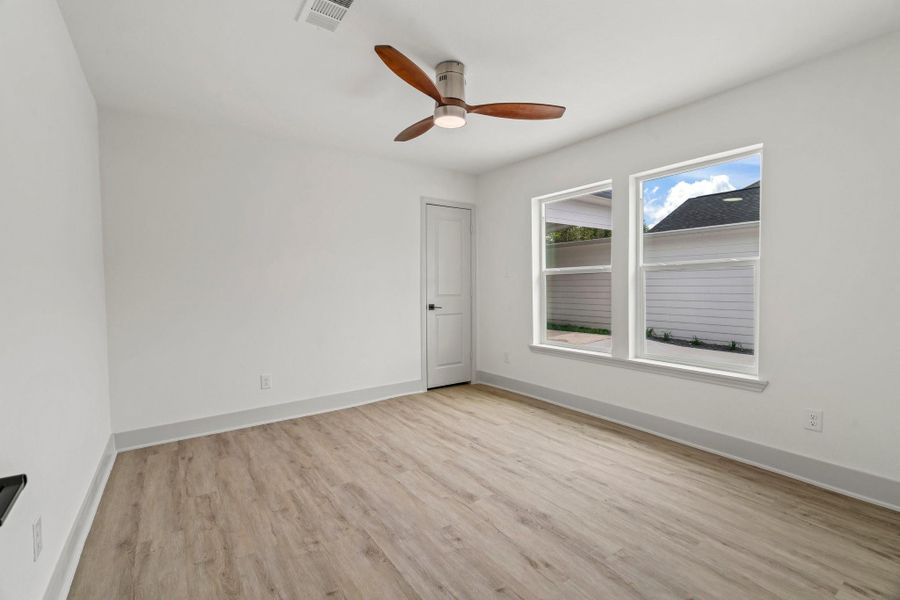 Spacious, unfurnished interior of a new home in , Houston (Image 19).