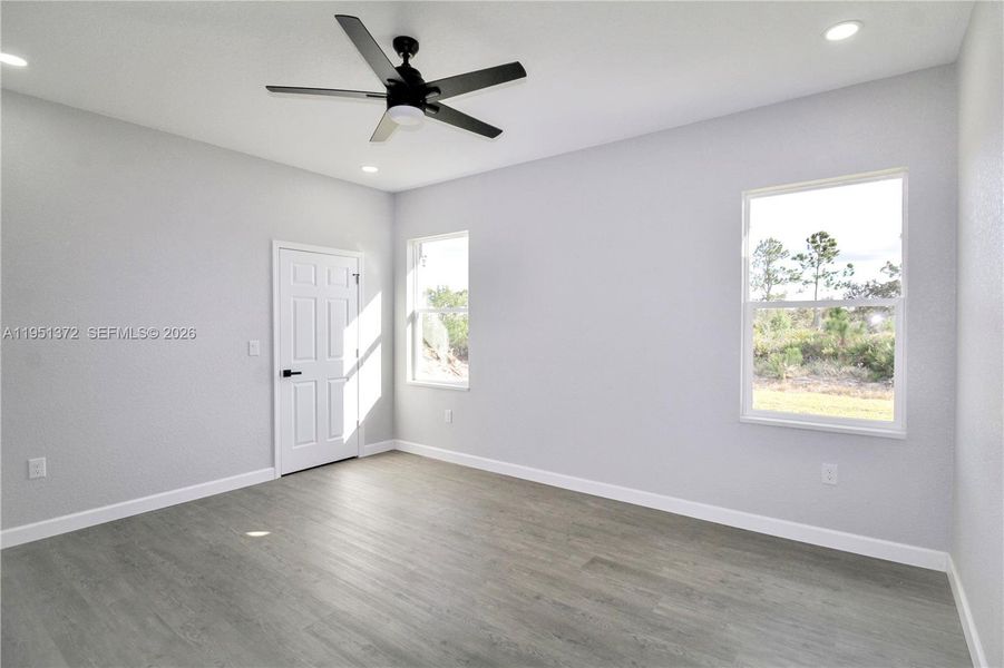 Spacious, unfurnished interior of a new home in , Sebring (Image 19).