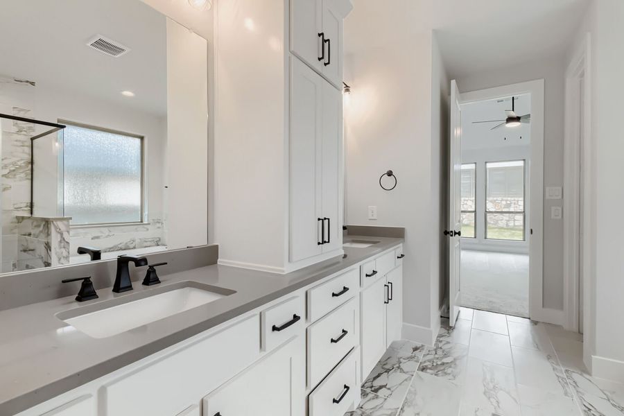 11729 Wildwood - Primary Bathroom