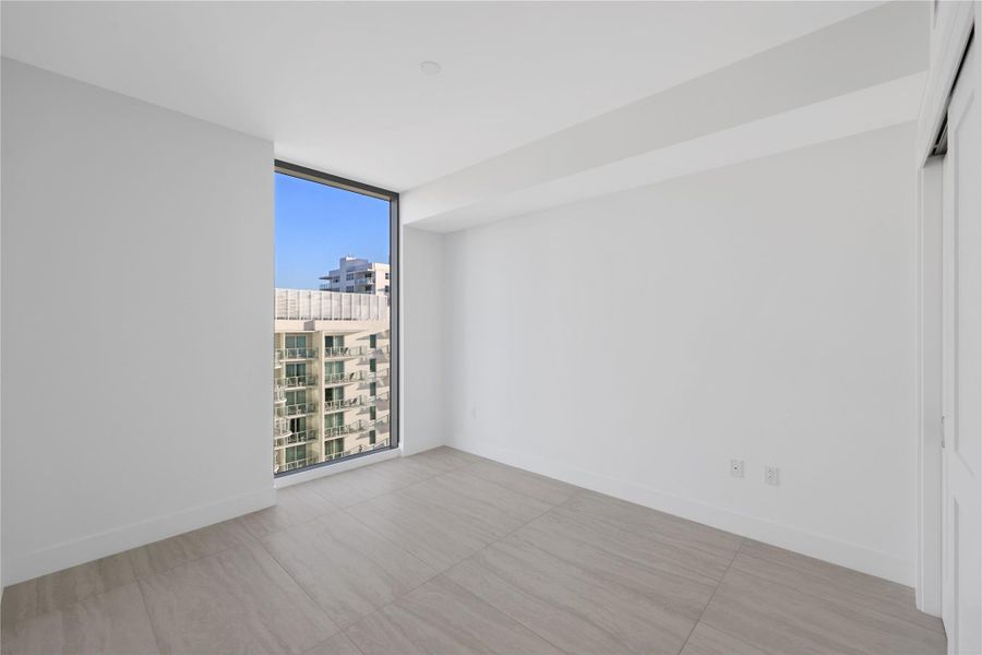 Spacious, unfurnished interior of a new home in , Fort Lauderdale (Image 34).