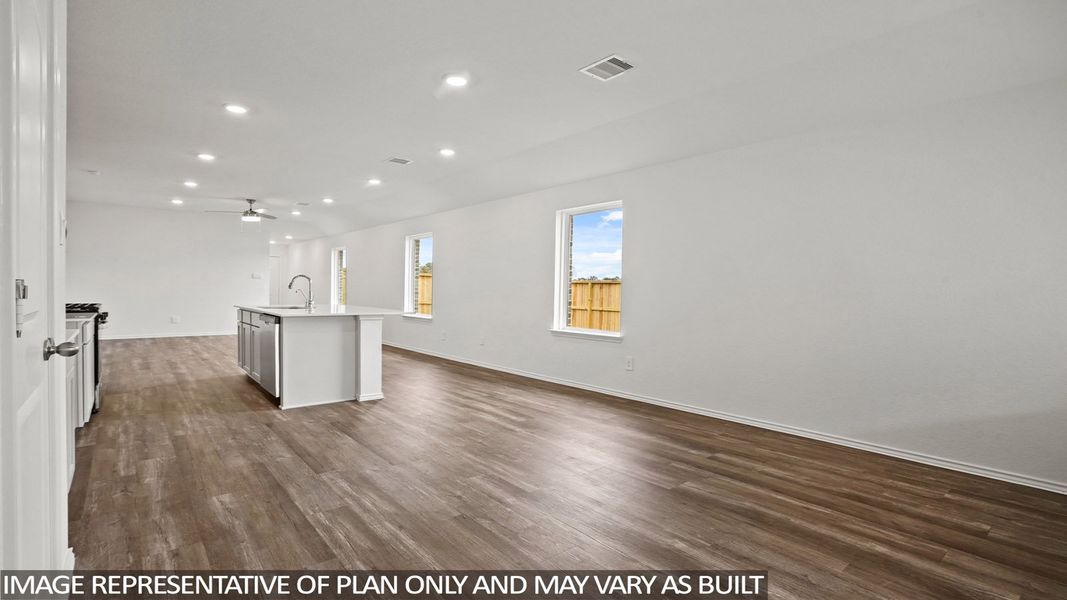 Spacious, unfurnished interior of a new home in Cypress Green, Tomball (Image 18).