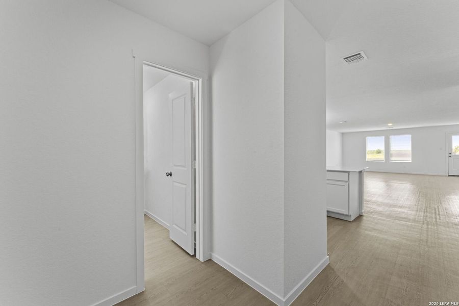 Spacious, unfurnished interior of a new home in Sky Ranch, New Braunfels (Image 21).