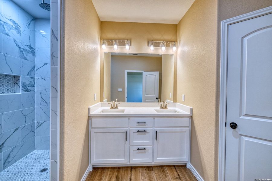 Furnished interior view inside a new home in , Uvalde (Image 6).