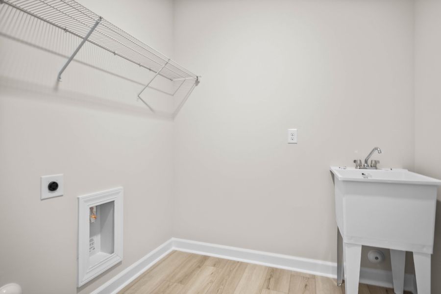 Spacious, unfurnished interior of a new home in Coastal Club of the Carolinas, Calabash (Image 11).