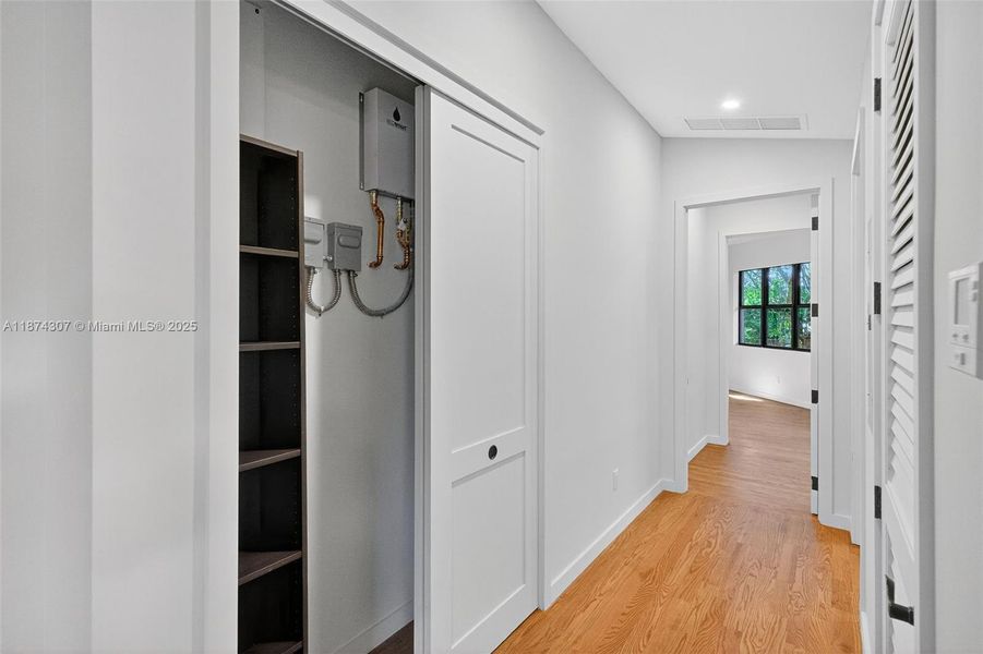 Spacious, unfurnished interior of a new home in , Miami (Image 41).