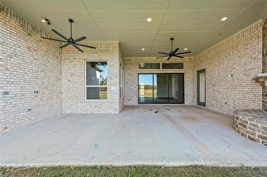 View of patio / terrace with ceiling fan