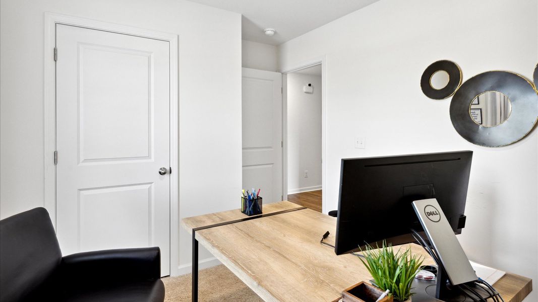 Representative furnished interior of a home built from the Sullivan by D.R. Horton in Crescent Ridge, Niota (Image 11).