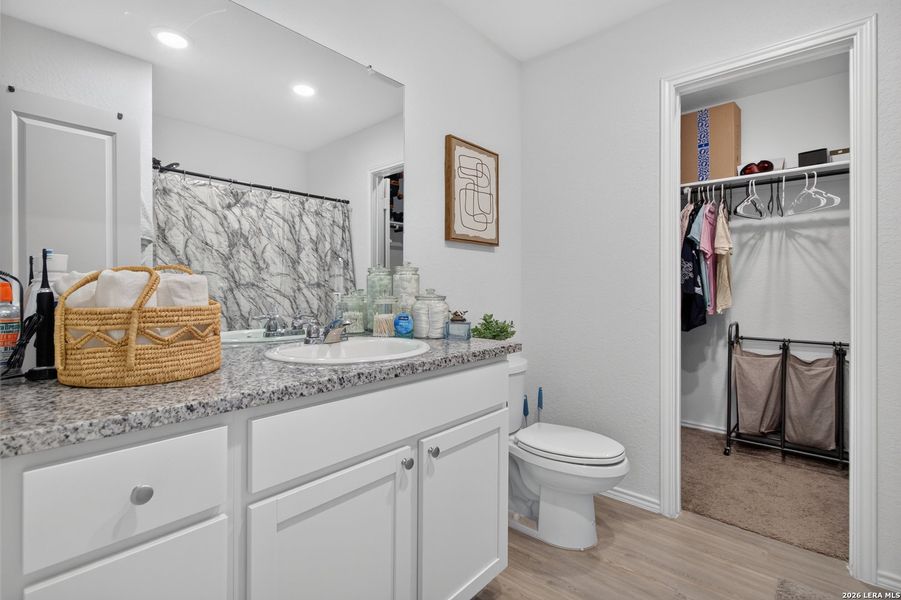 Furnished interior view inside a new home in Silos: Cottage, San Antonio (Image 17).