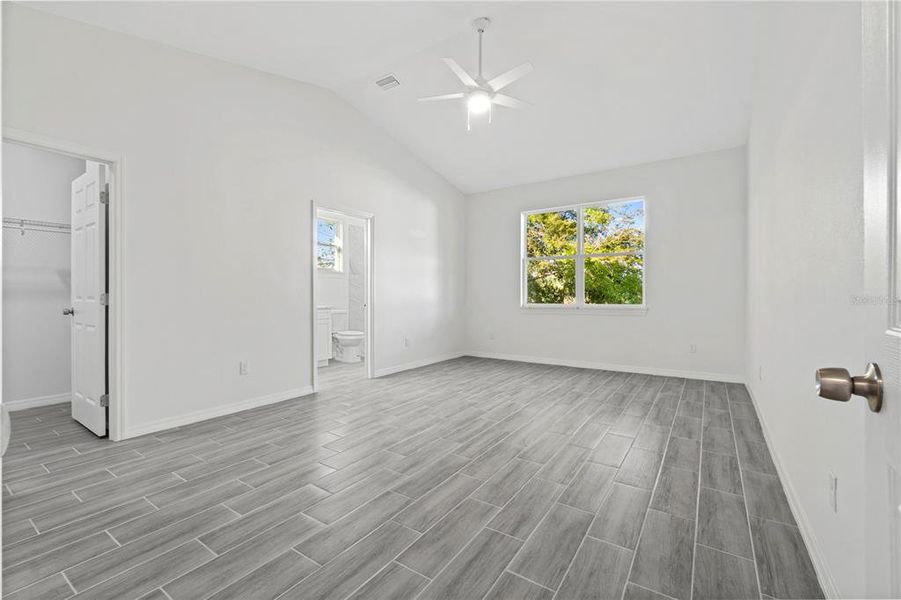 Spacious, unfurnished interior of a new home in , Ocala (Image 13).