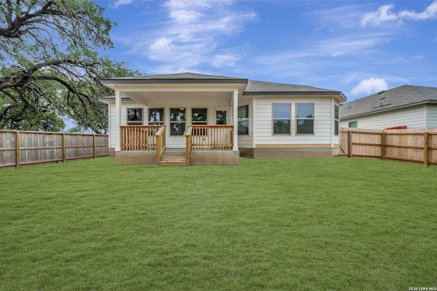 Exterior details and patio area of a home in Cinco Lakes, San Antonio (Image 3).