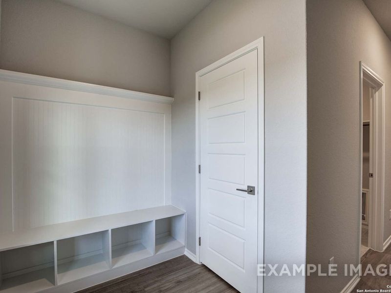 Spacious, unfurnished interior of a new home in Agave, San Antonio (Image 9).