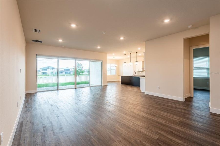 Spacious, unfurnished interior of a new home in , Wesley Chapel (Image 42).