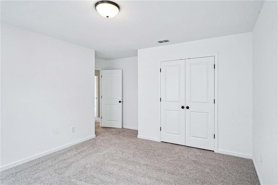Spacious, unfurnished interior of a new home in Eastlyn Crossing, Flowery Branch (Image 27).